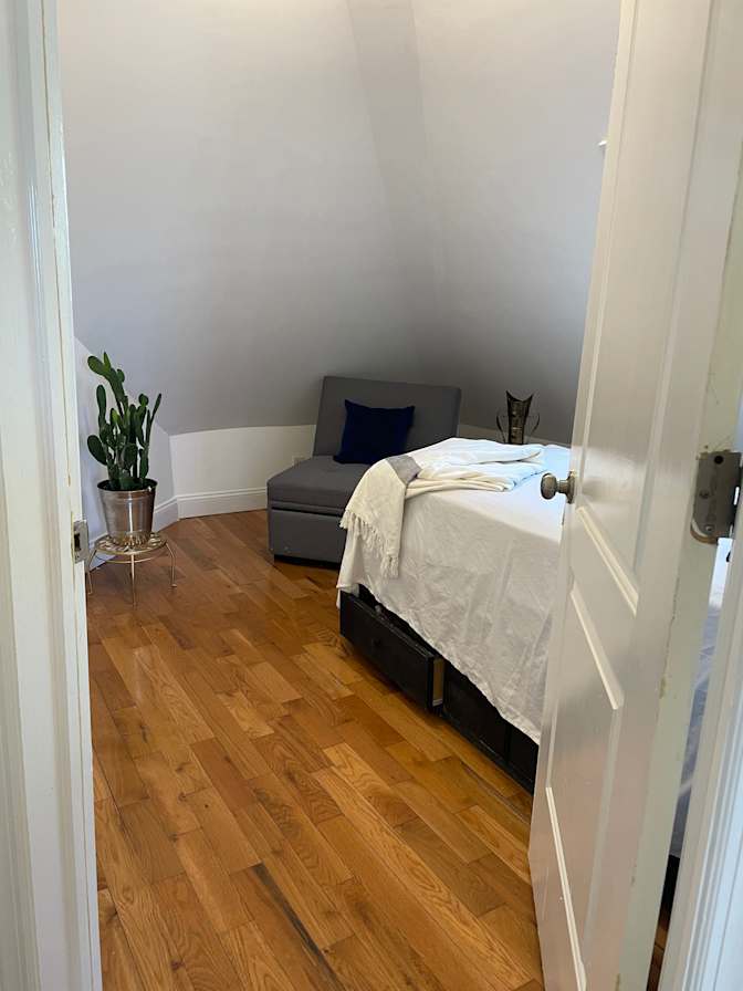 Yoya Henriquez's room