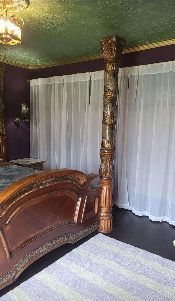 Truly's room
