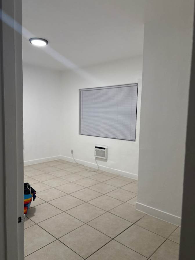 Isamar's room