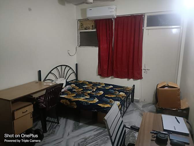 nikhil lakhera's room