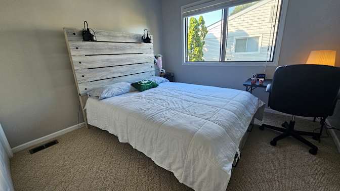 Alejandro Vargas's room