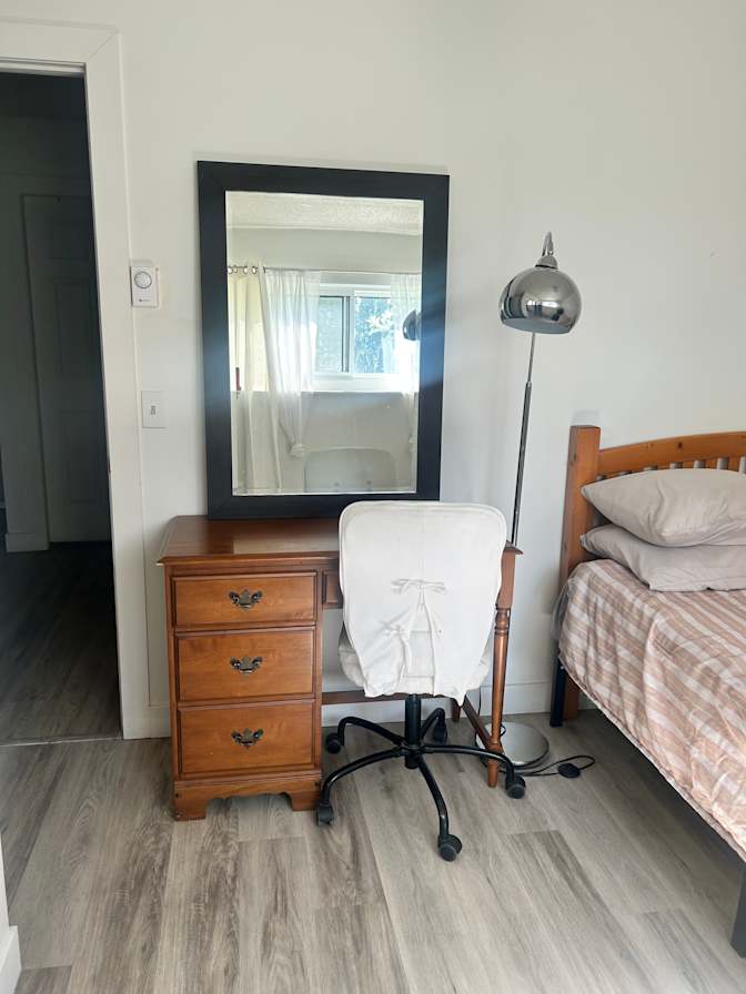 Katy Saunders's room
