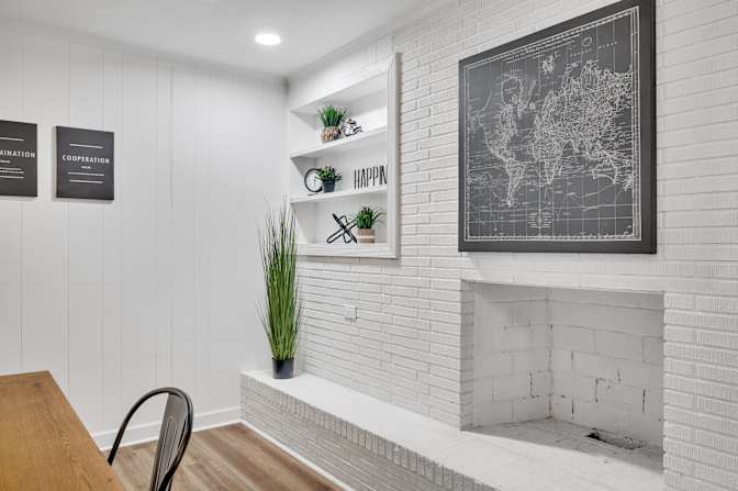 lifedoorrentals's room
