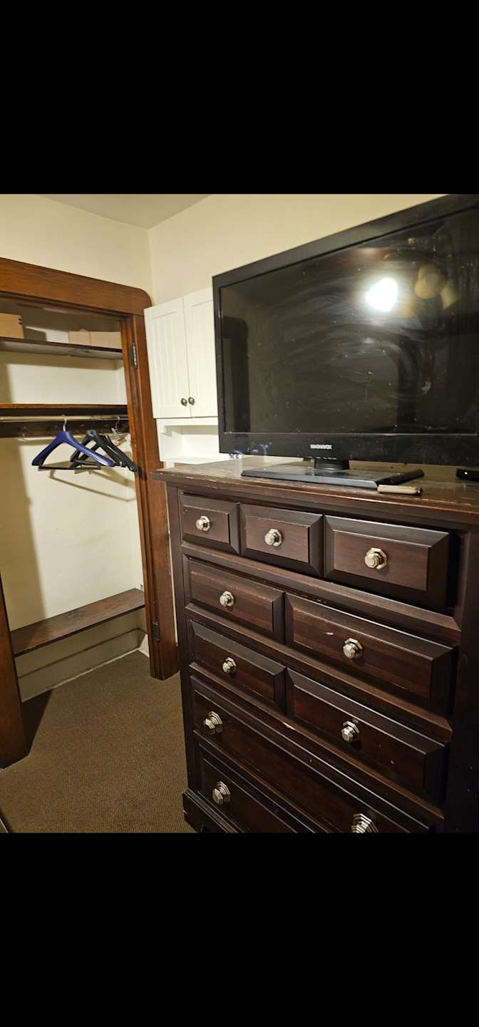 Ken's room