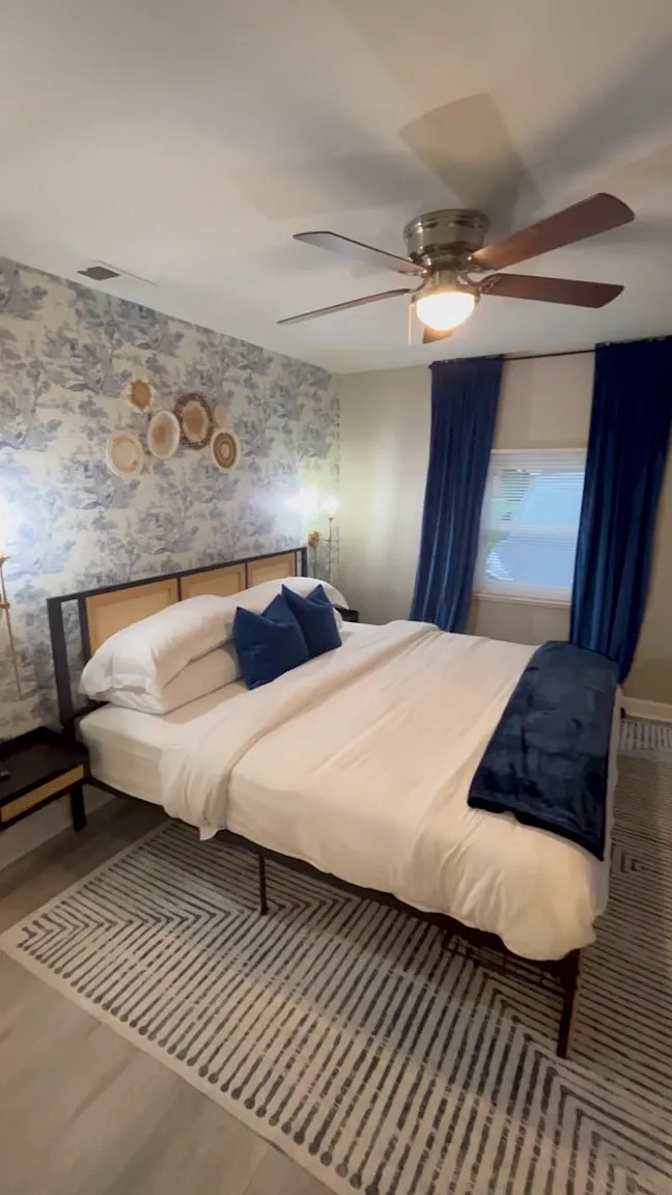 Alcove Rooms's room