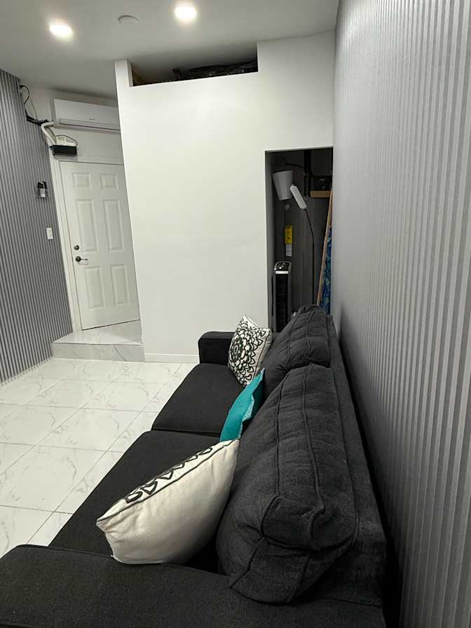 Andres's room