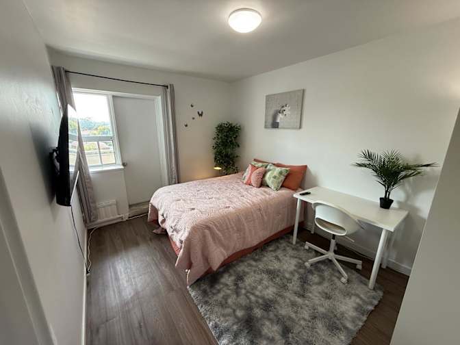 Alona's room