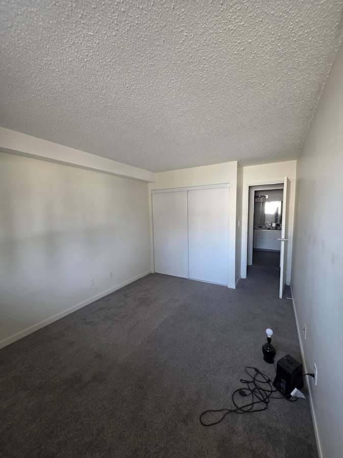 JOHNATAN  OROXKO's room