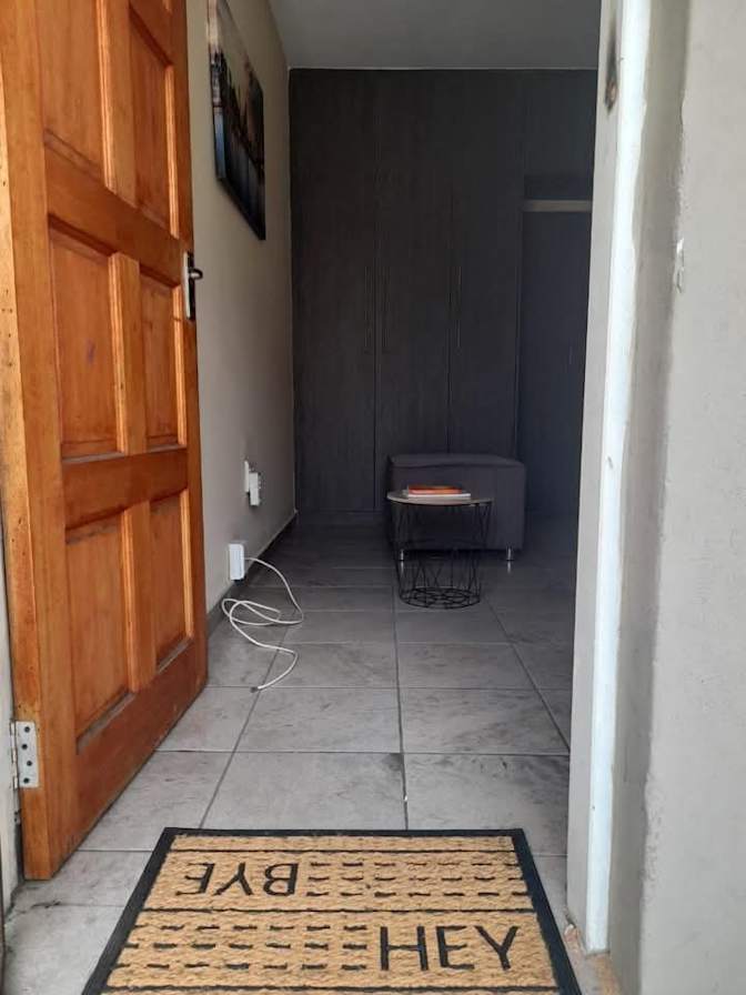 Oyena Dukwana's room
