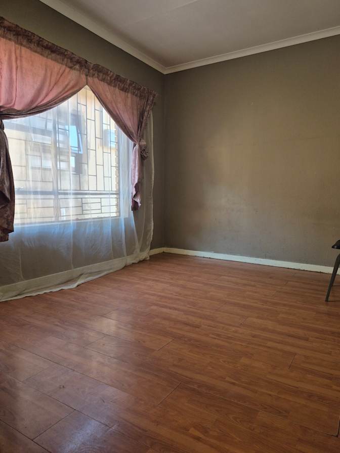 Xolani Mjiyako's room