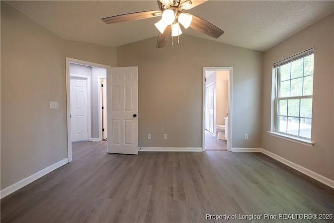 Alcove Rooms's room