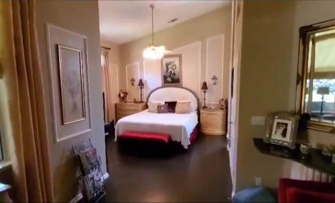 E's room