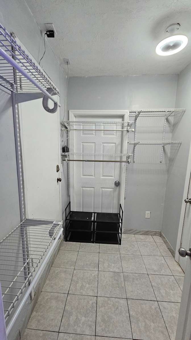 Carlos's room
