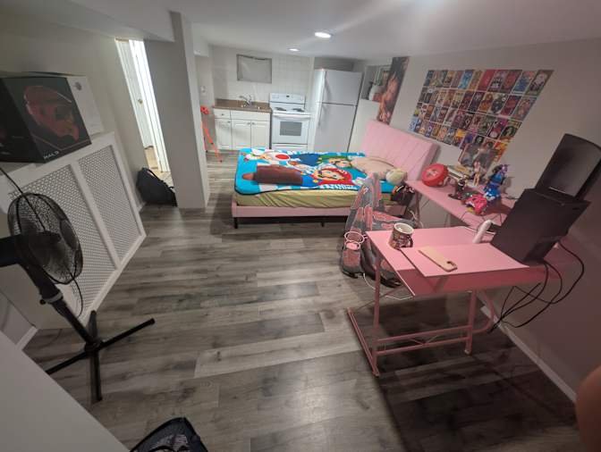 Eylul Barut's room