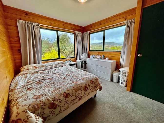 Thuluksiga Shanthinathan's room