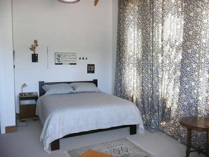 felicity's room