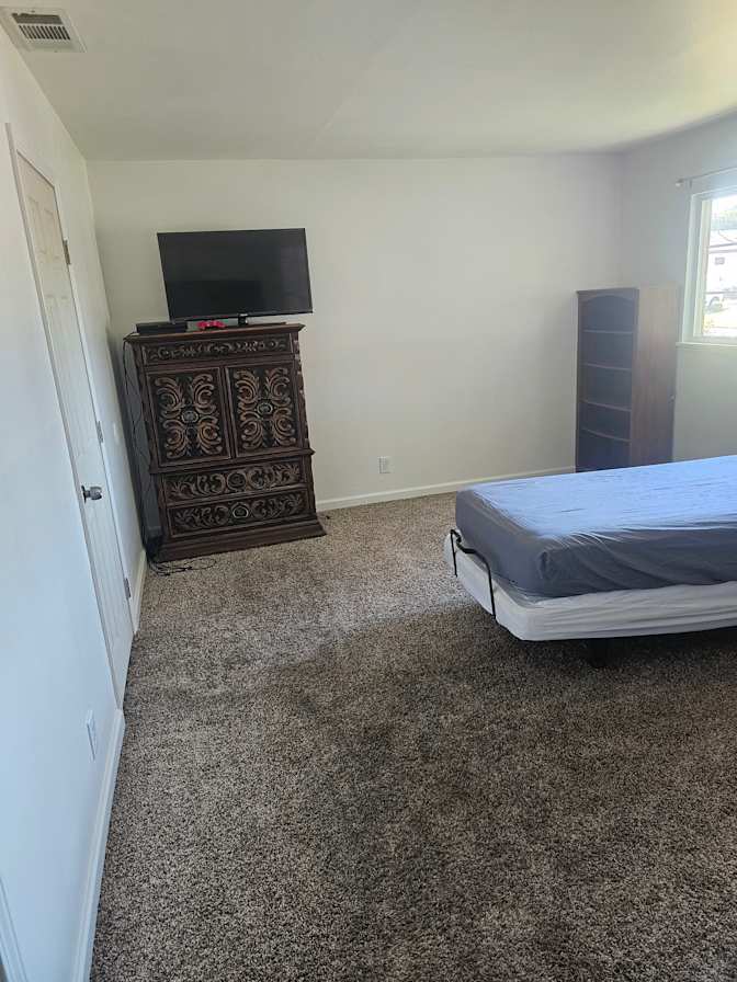 JEREMY's room