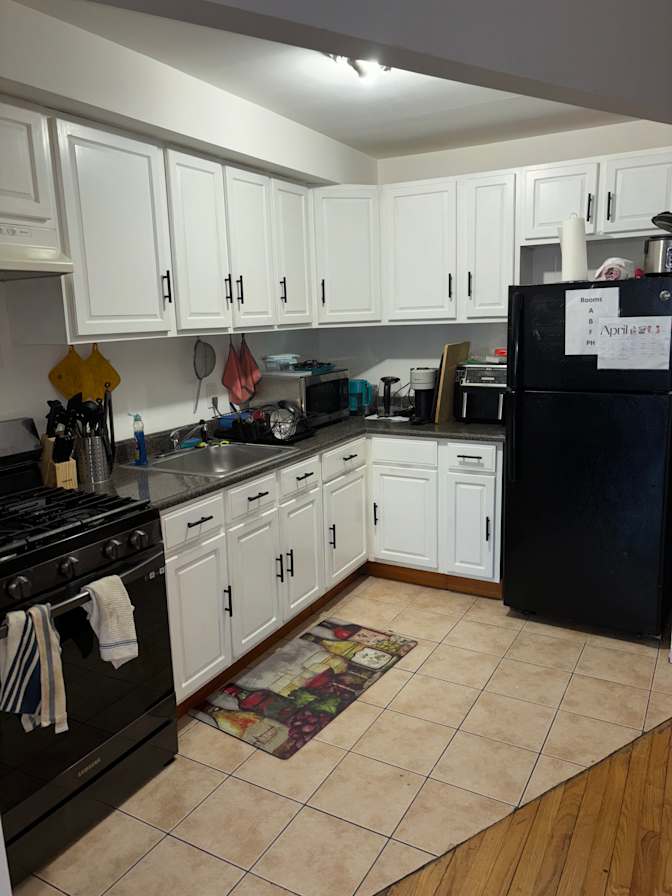 BROOKLYN APARTMENT SHARE LONG OR SHORT TERM's room