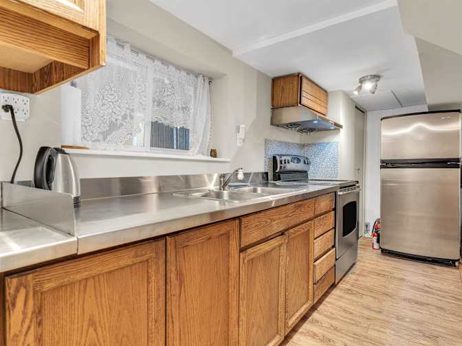 Tom (Langara Share House)'s room