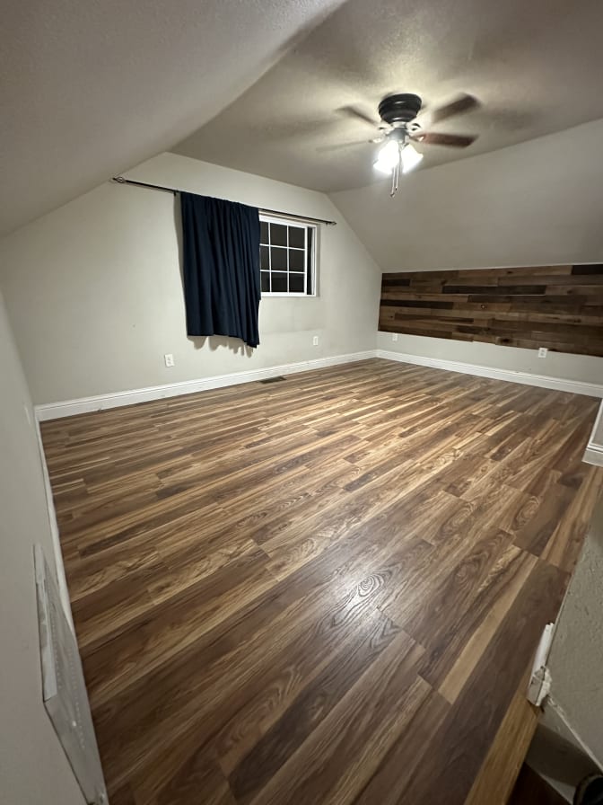 Luis's room