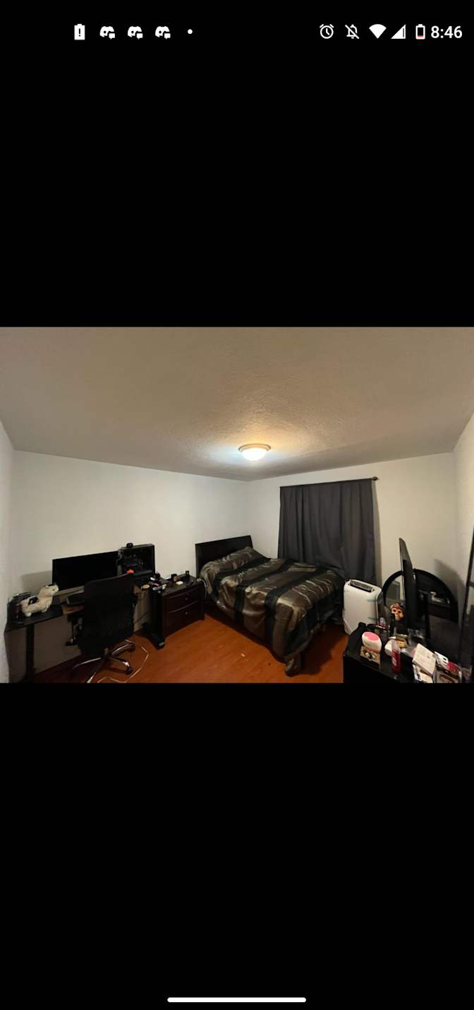 Mayra's room