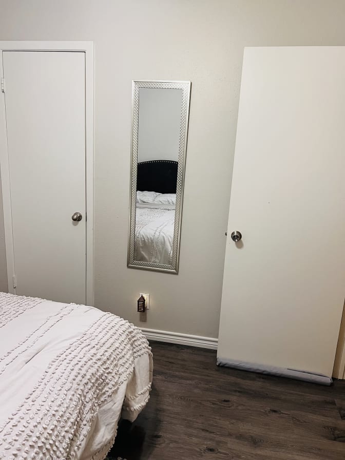 Dario's room