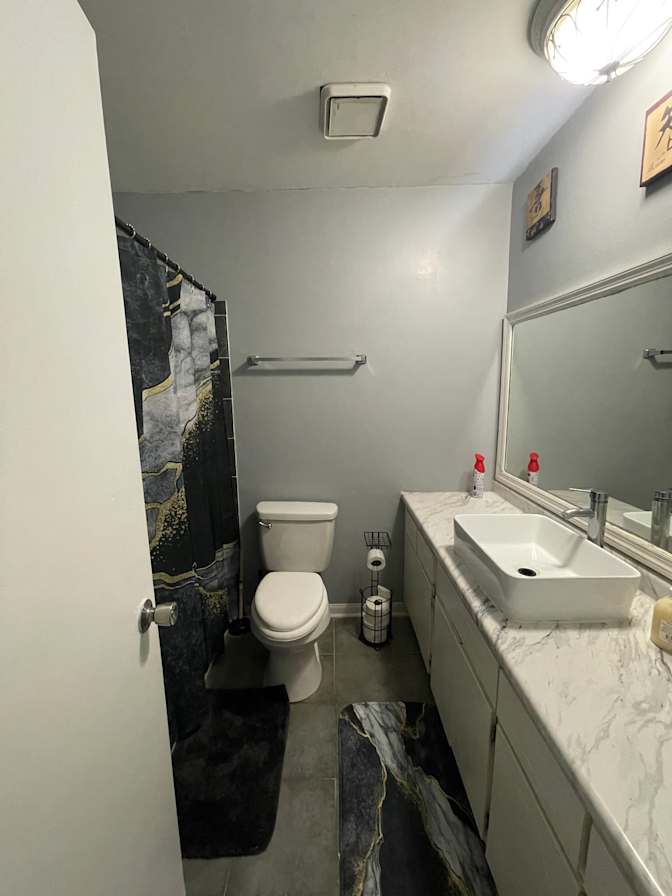 TNT REI's room