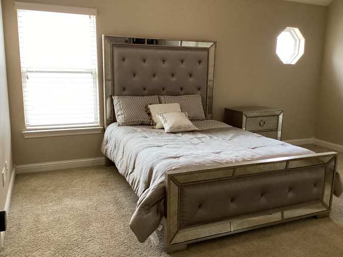Eva's room