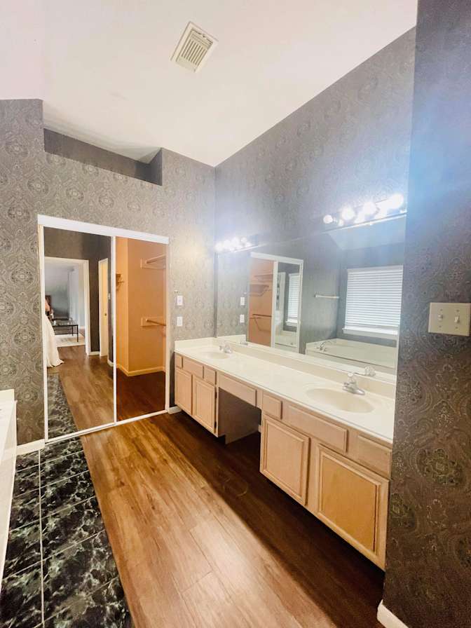 Hannah Nguyen's room