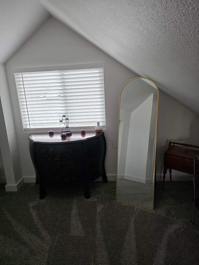 Dinaran's room