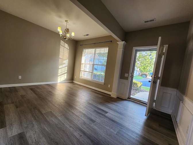 Alcove Rooms's room