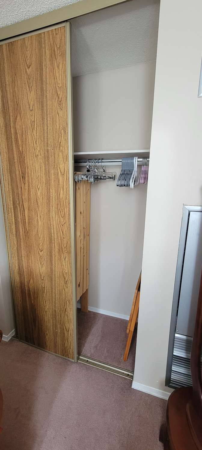 Leslie's room