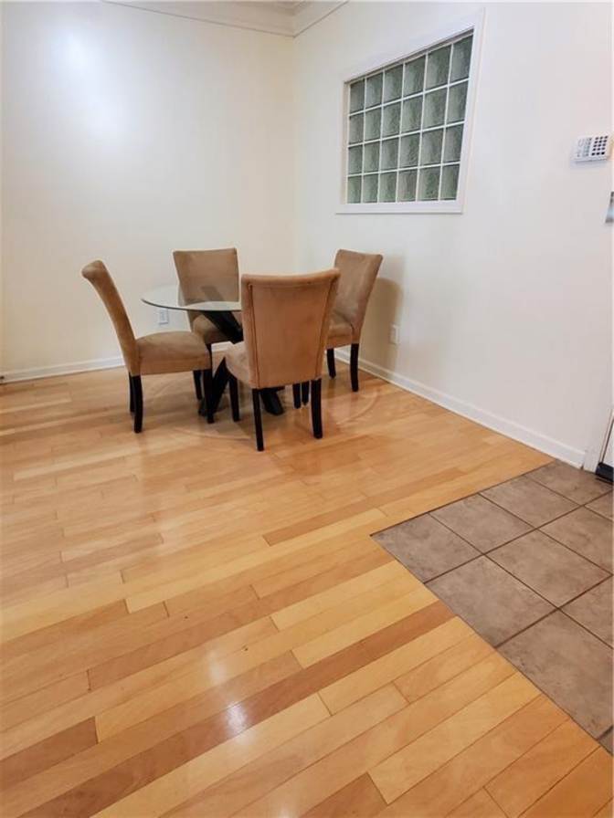 Alcove Rooms's room
