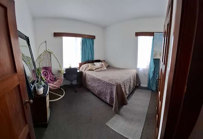 Lee's room