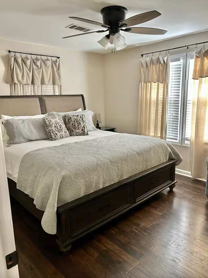 Furnished room with own bathroom in a house | Lincoln... – Roomies.com