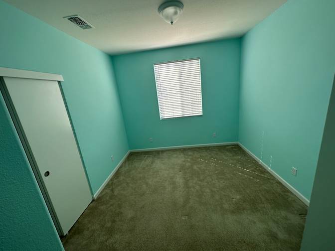 carina bonfim's room