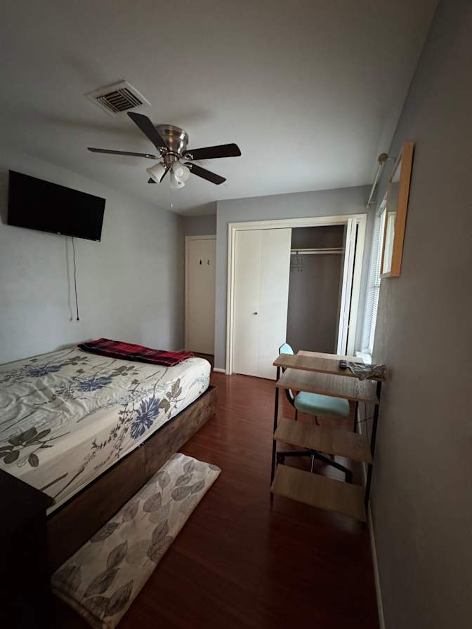 Yen's room