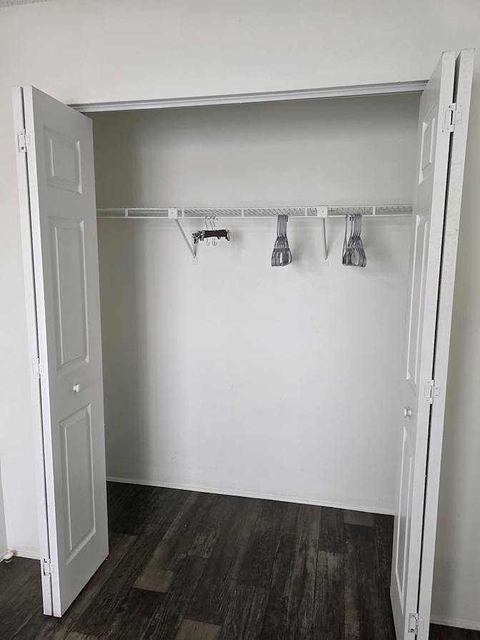 Leslie's room