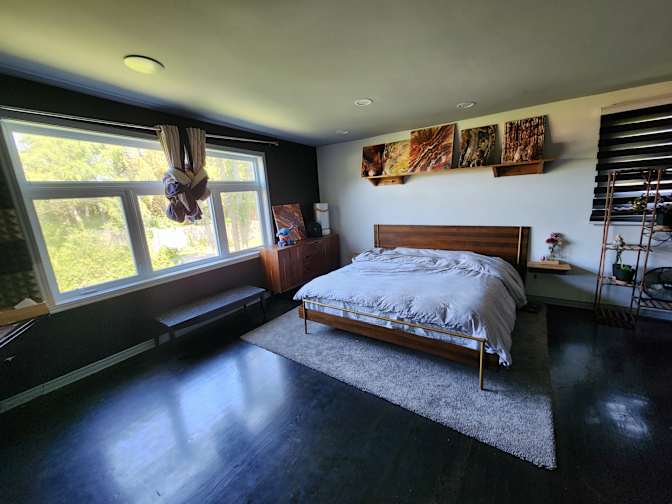 Patrick Vien's room