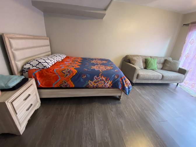 Jun's room