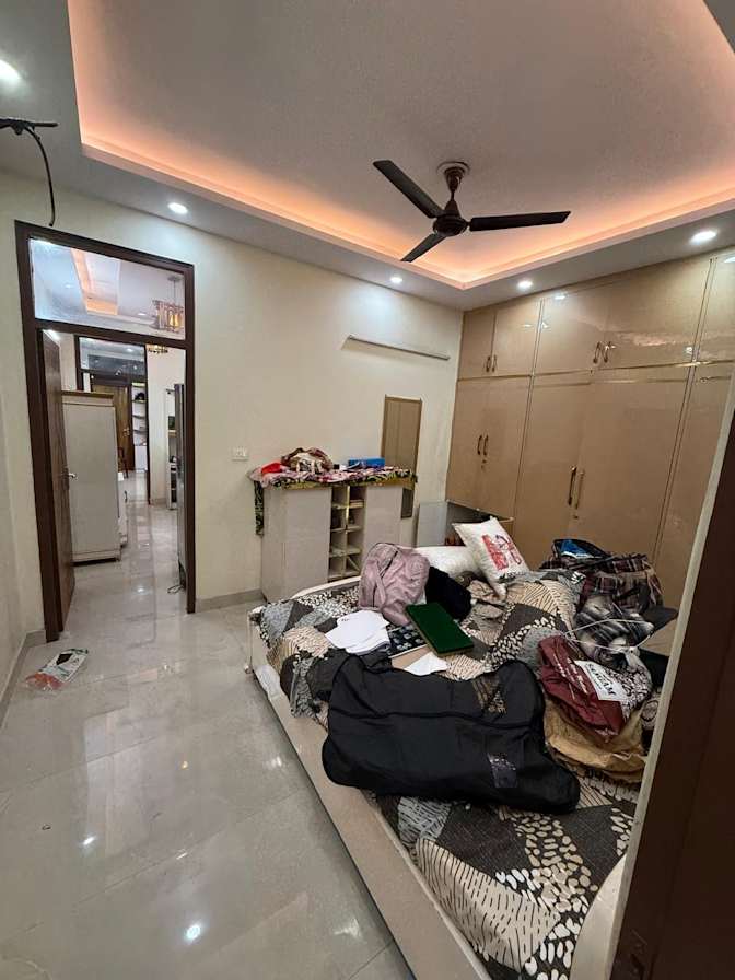 Paras's room