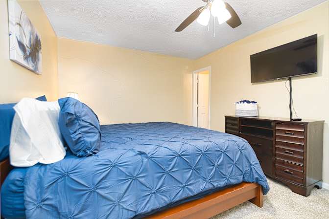 Alcove Rooms's room