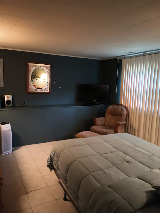 Thomas's room