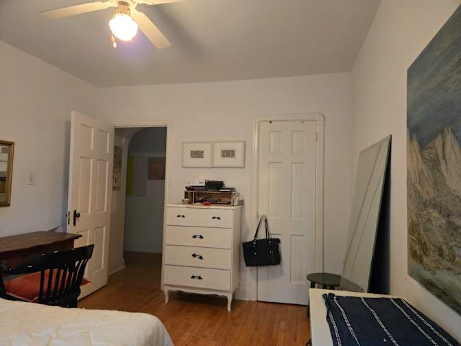 Mirna's room