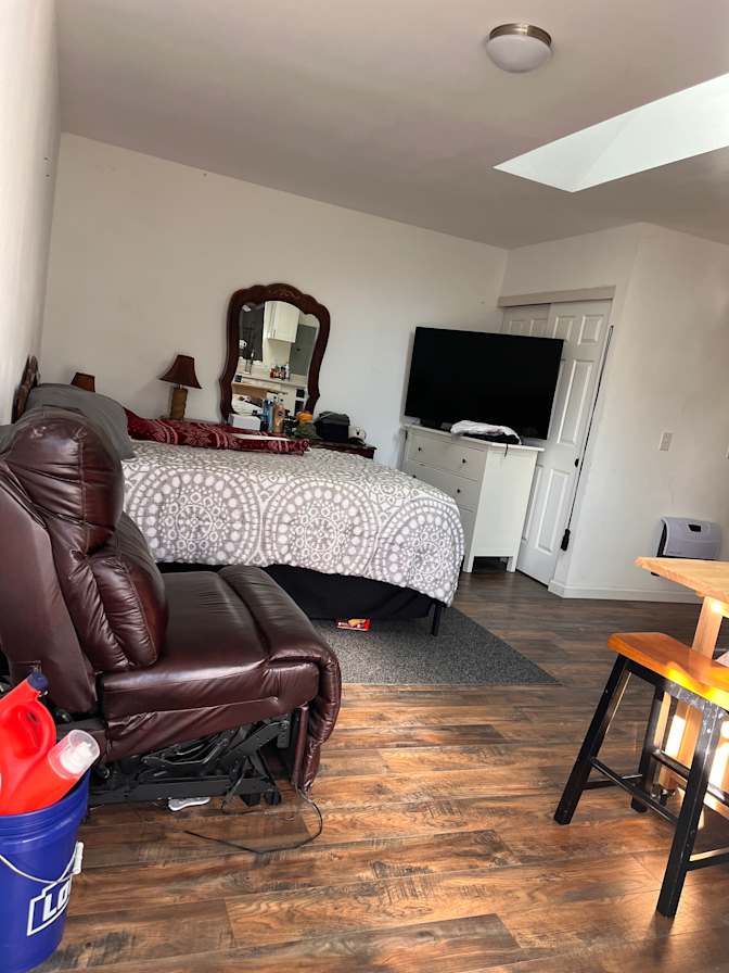 Helen  Vo's room