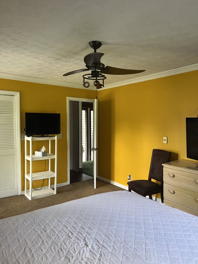 Topaz's room