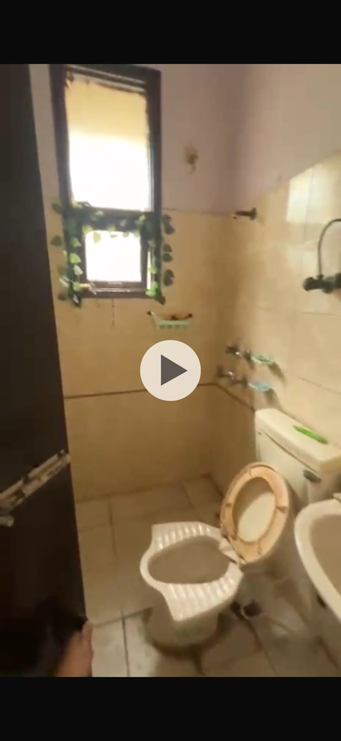 Ayush Mishra's room