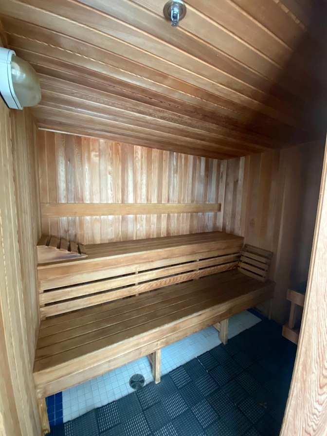 Reza's room