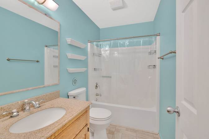 lifedoorrentals's room