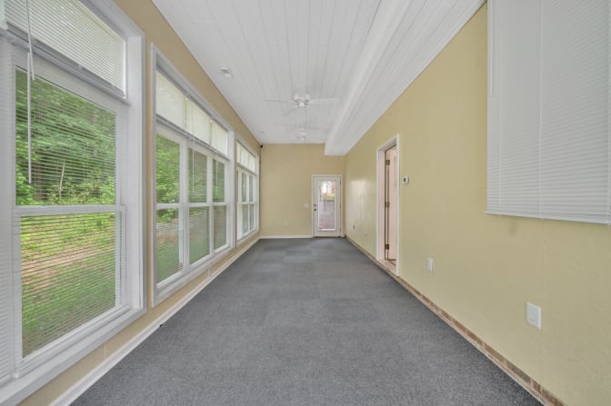 lifedoorrentals's room